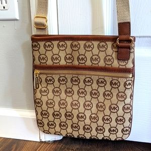 Michael kors crossbody purse